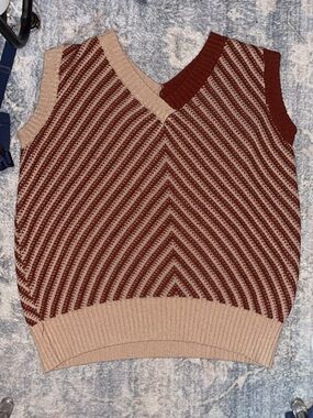 Sleeveless V-Neck Knit Sweater Vest in Rust and Beige